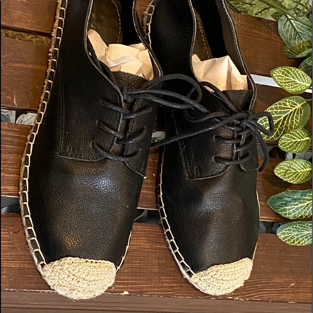 Comfortable Soft Leather Crocheted Tip Shoes - image 4